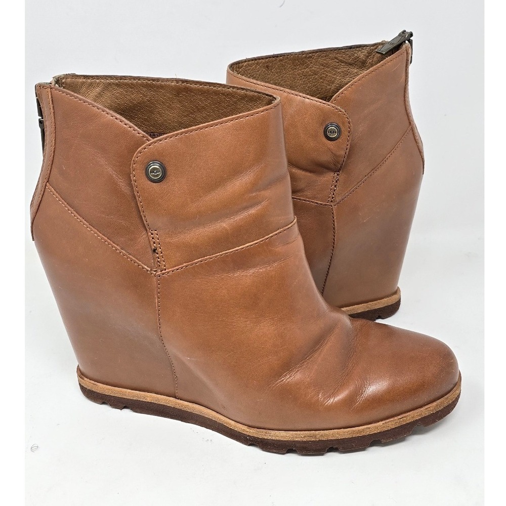 UGG AMAL leather wedge ankle boots women 8 Chestnut sheepskin streetwear